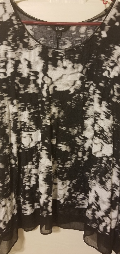 Flowy black and white top